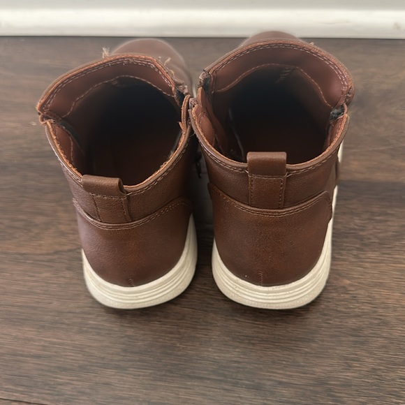 Cat&Jack brown winter boots size 13. Brown leather material with rubber soles. - Picture 3 of 4